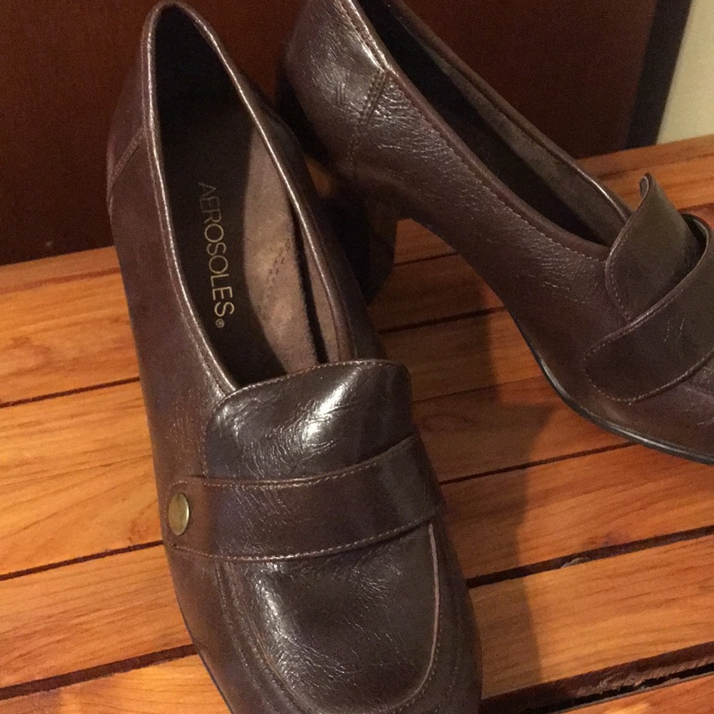 Great classic brown pumps, barely worn